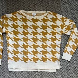 Nordstrom Gold and Cream Houndstooth Sweater